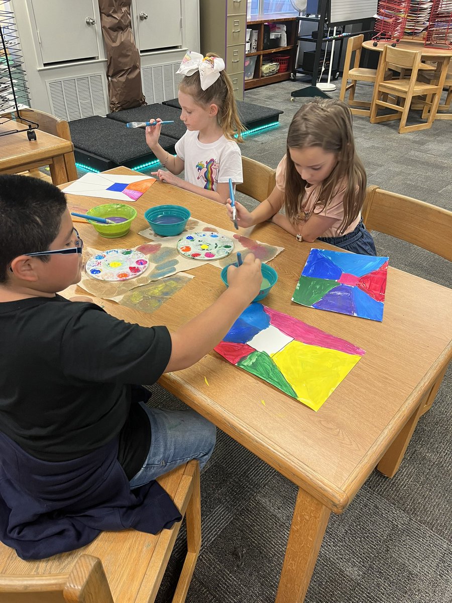 RedmonRoos's tweet photo. So much fun in fine arts this week! Lines, color, pattern art work and movement and music with scarves. #whywisd #crockettroos https://t.co/6LJ4rTll9P