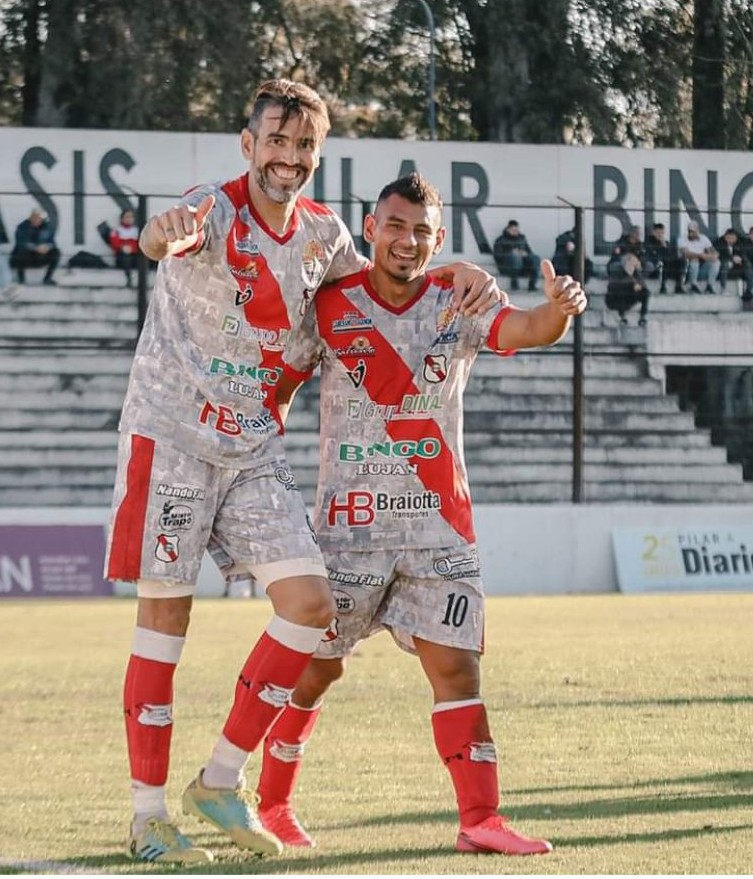Audiodeportes's tweet photo. Juan Martín:"Siento una alegría enorme. Para todos será un día maravilloso, el hecho de jugar por primera vez. El club sigue avanzando, se trabajó mucho y es lindo para la gente" https://t.co/UTxqCRqLHq