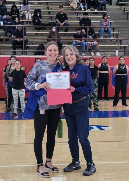 monirodsatx's tweet photo. Another banner day at Mustang Nation.  Morning started with presenting the IB Teacher of the Week, Ms. Pratt, her certificate... then, celebrating our "B" rating, and ending the day with the Lady Mustangs... #MustangPride #InOmniUno https://t.co/tX6DCiRvG9