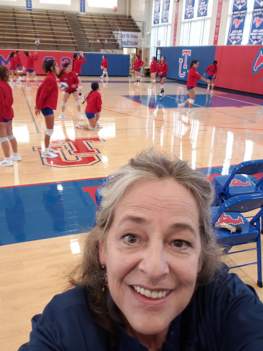 monirodsatx's tweet photo. Another banner day at Mustang Nation.  Morning started with presenting the IB Teacher of the Week, Ms. Pratt, her certificate... then, celebrating our "B" rating, and ending the day with the Lady Mustangs... #MustangPride #InOmniUno https://t.co/tX6DCiRvG9