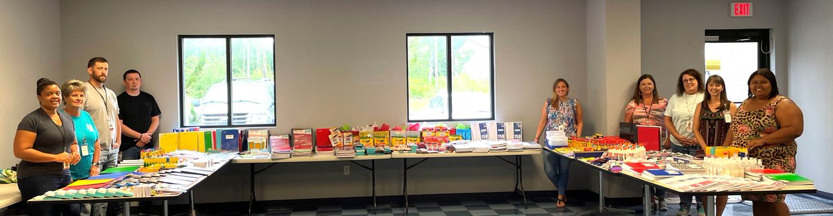 BladenCountySch's tweet photo. Bladen County Schools would like to say a BIG THANK YOU to all of our community supporters who hosted school supply drives and donated to our students!

Having school supplies at the ready means our students and teachers can focus on learning!

#WeAreBCS
#GetBetterFaster https://t.co/598otLNEAj