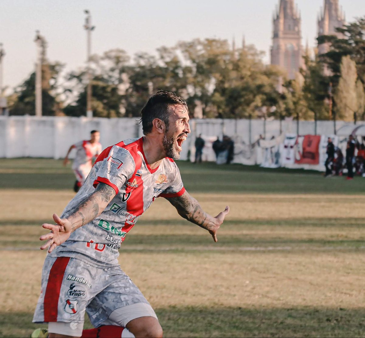 Audiodeportes's tweet photo. Juan Martín:"Estoy colaborando en fútbol infantil con Santiago Fredes, es una experiencia muy linda, nunca lo había hecho" https://t.co/vUM5glAg4V