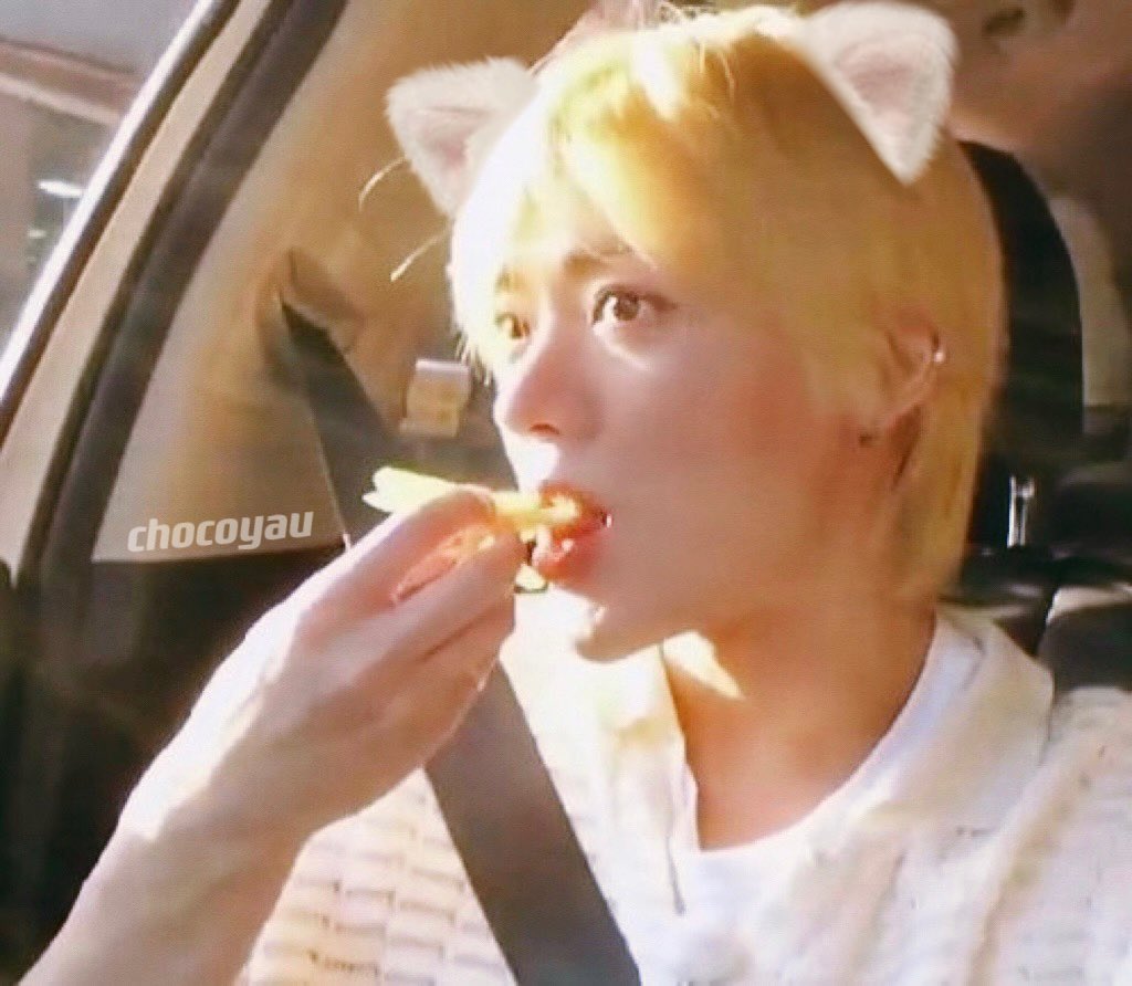 chocoyau's tweet photo. Continuing this blonde kitty concept🐱 He’s so pretty🥺💖
220902 | We Ride On Top Gear | Fill It Up | EP. 2 #YUTA #中本悠太 #ユウタ #유타 #yukitty #kittyzen #edit https://t.co/LyPyFtPkFD