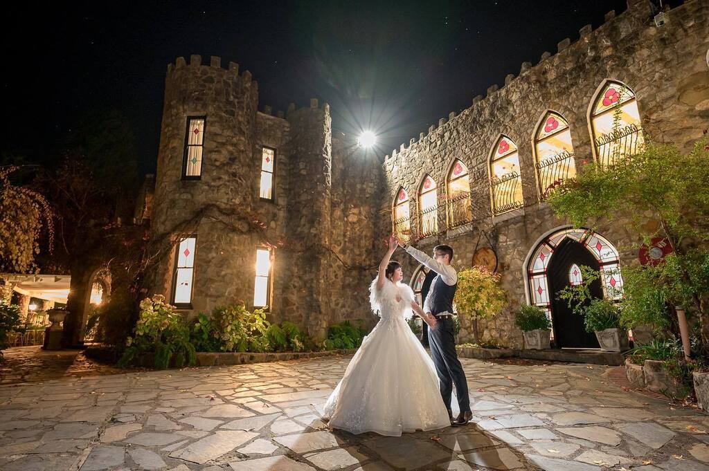 Z + A

It’s no secret, @themanorbasketrange is one of our favourite venues in the hill! I mean, who doesn’t want to have a party in a castle??

We are heading back to the manor for multiple weddings this spring and I cannot begin to describe our excitement!

So I suppose t…