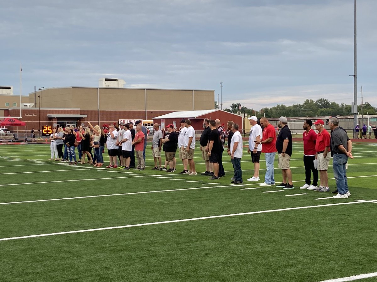 1992 14-0 3A State Champions being honored tonight. ⁦<a href="/DuQuoin300/">Du Quoin CUSD 300</a>⁩ ⁦<a href="/duquoinindians1/">Du Quoin Indians Athletics</a>⁩