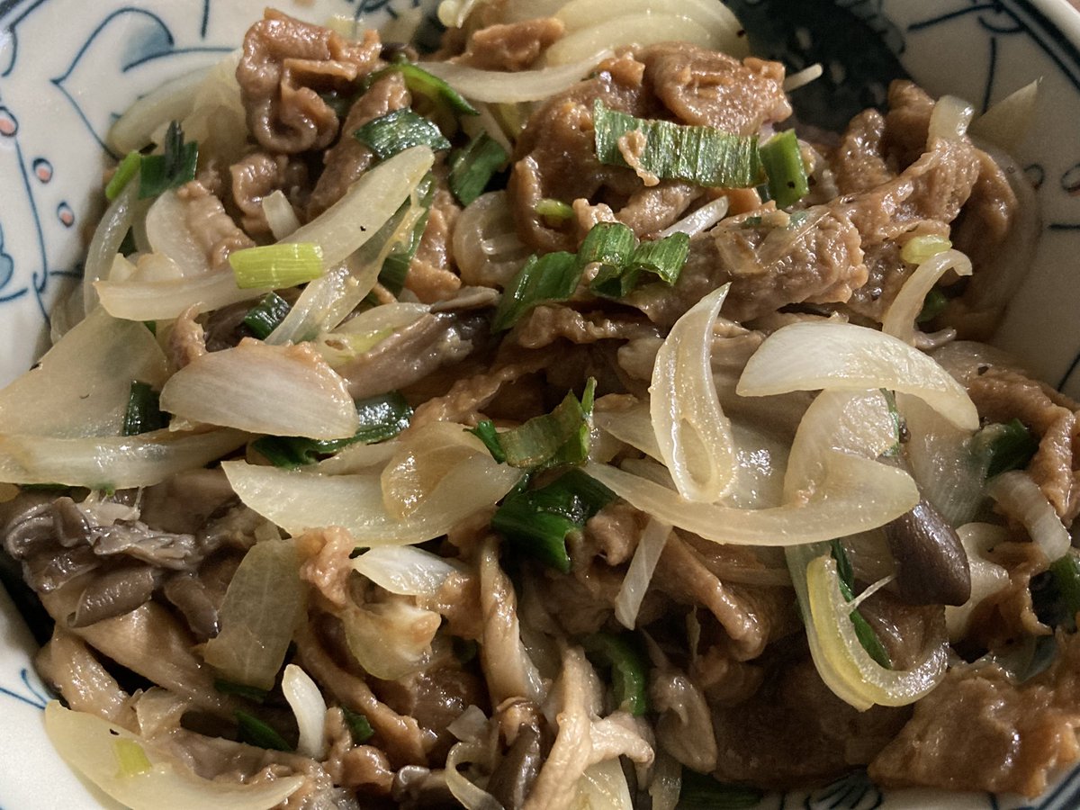 nobakukeepgoing's tweet photo. 언리미트 불고기 덮밥! 맛있었습니다 야채는 내가 추가한 거! 작아보였는데 은근 양이 많았다! 
#나의비거니즘일기 https://t.co/mcoTOZMpYC