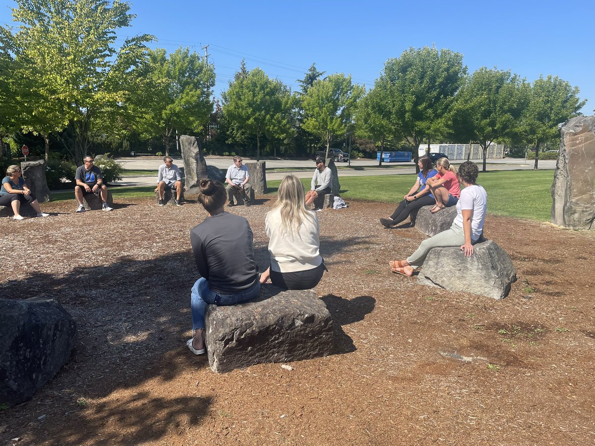 LPHolland's tweet photo. Great discussions with our Senior School faculty yesterday - all while enjoying our stunning campus! #sridge #SEL #Advisory https://t.co/6RMDjjEVm9