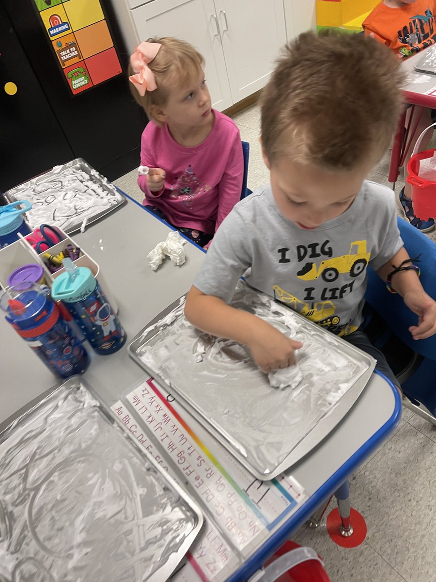 Writing practice with shaving cream on a Friday! Thanks to Mrs. Sonia for bringing the goods today! #PreKlife #BEStlife #SimplytheBESt <a href="/BESBartlett/">BESBartlett</a>