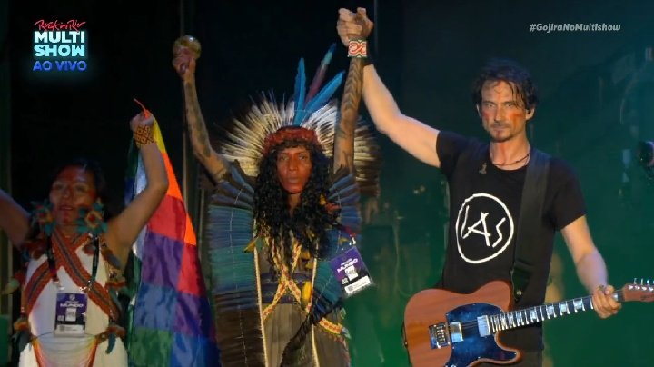 AvelinBuniaca's tweet photo. Eu vou lembrar dessa noite pra sempre! 
Gratidão @GojiraMusic pela acolhida fraterna e por lutar tanto por nós✊🏾🐆♥️🏹
#RockInRio
#GojiraNoMultishow 
#horadaonça https://t.co/6VW6JkMUVh