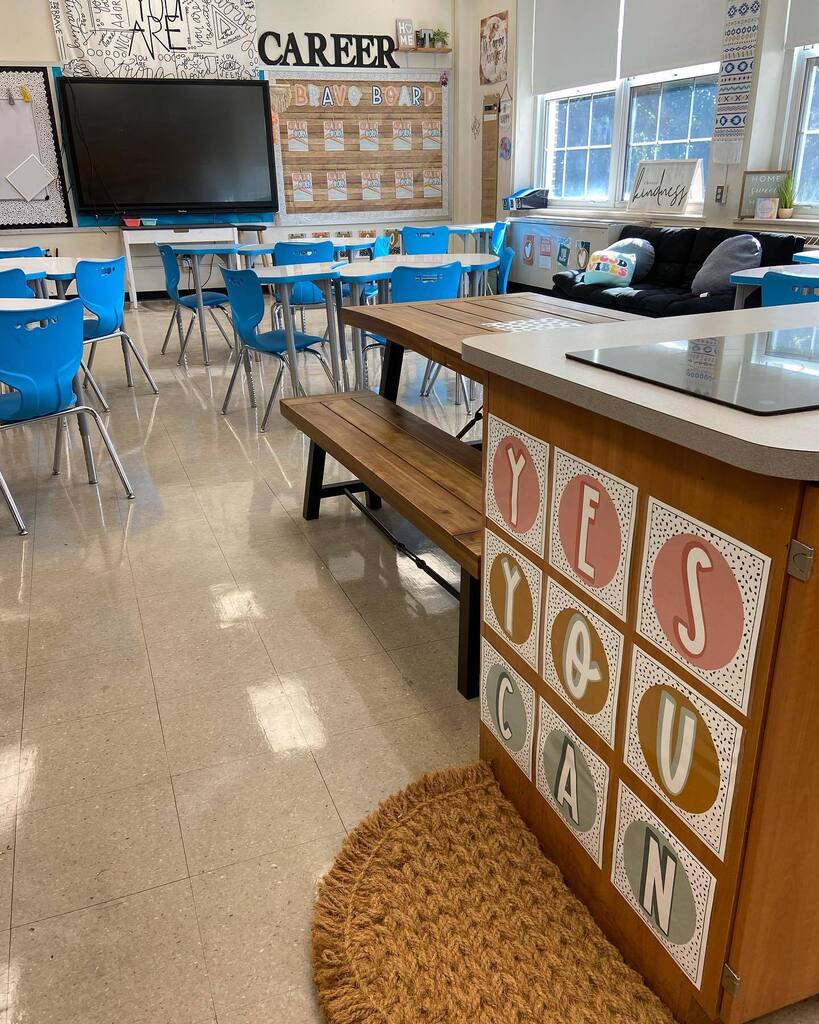 Day 2: Swipe ➡️ to see some of our amazing classrooms. We are all setup and ready to go, can’t wait to see our new and returning SMS scholars 💙 💛 

#southmiddleschool #newburgh #seemesoar <a href="/newburghschools/">Newburgh Schools</a> instagr.am/p/CiBav6KMI2H/