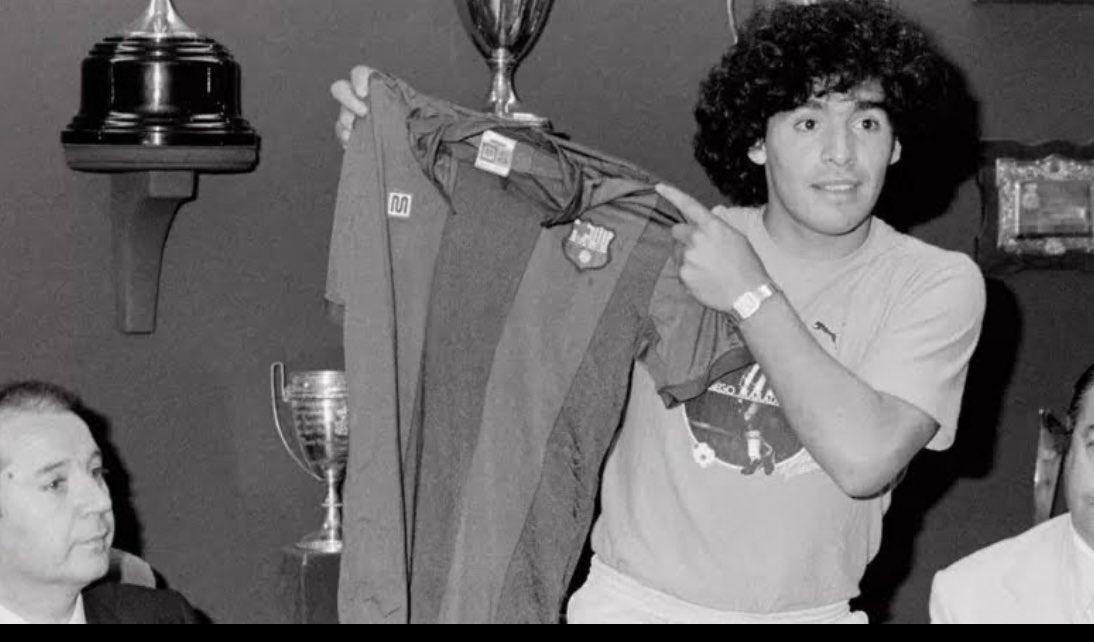 RafaSabucedo's tweet photo. @elchiringuitotv @FCBarcelona Imagen de la sala de prensa firmando su nuevo contrato con el Barça. https://t.co/8pQLYo5GJ3