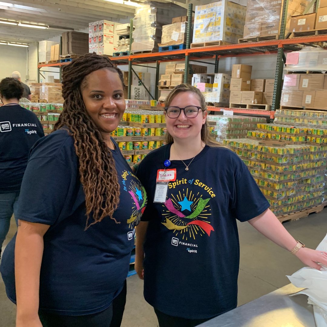 Give with your heart on #NationalFoodBankDay 💙 This awesome group of volunteers from <a href="/gmfinancial/">GM Financial</a> worked together to pack more than 1,000 emergency food bags for our partner, <a href="/UnitedFoodBank/">United Food Bank</a>! Thank you for your commitment to our community! 

Learn more: bit.ly/3cFNmVT