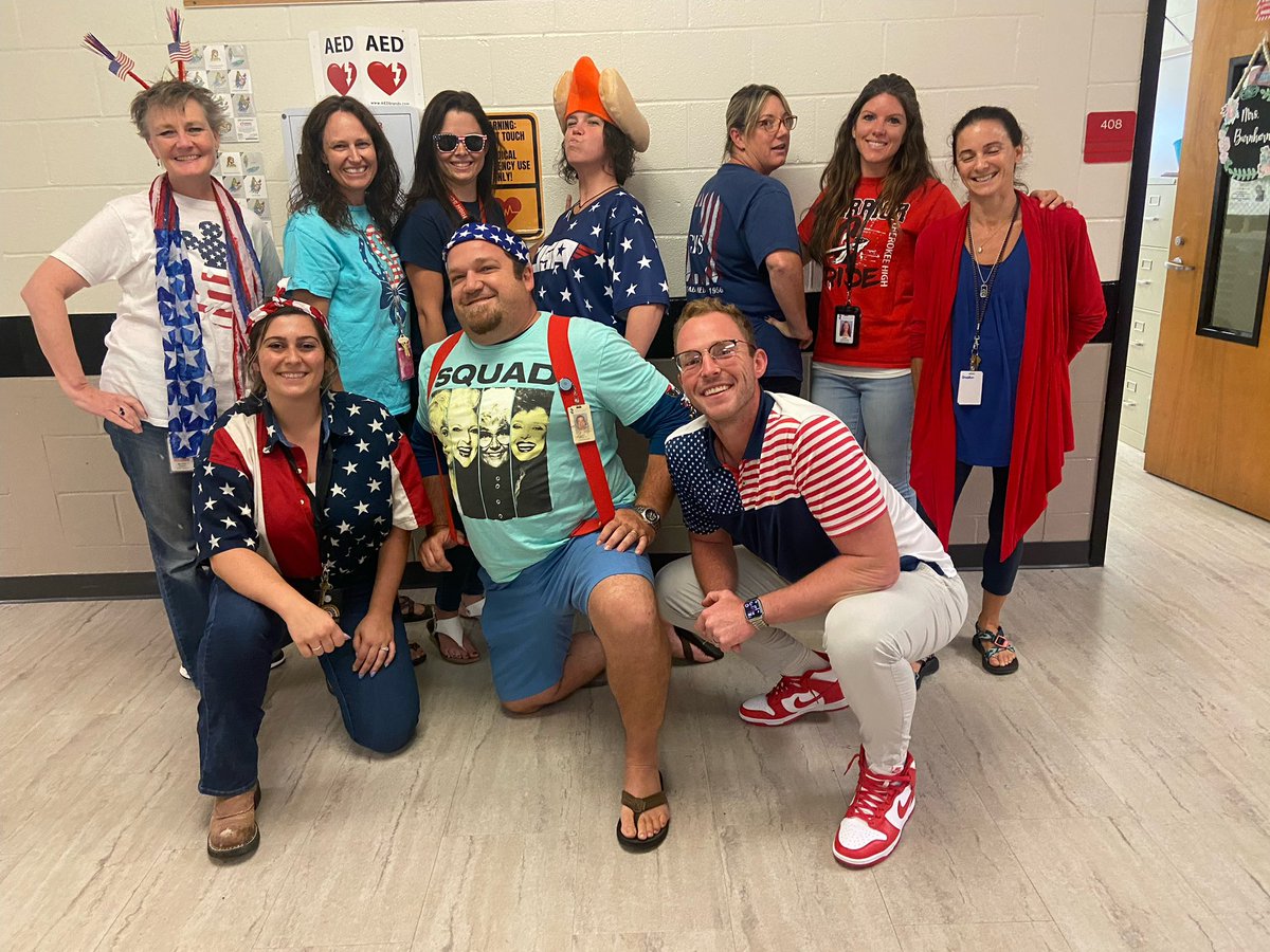 GustinEdVenture's tweet photo. Warrior Spirit was on FULL display today at the America Out! What’s more American than the Golden Girls? Great Science team and 3rd period students. @CHS_Warriors Don’t you wish you had teachers as cool as us? #sciencecrew @Ms_Morrison22 @RileyWildeman https://t.co/HeWrbV8yob