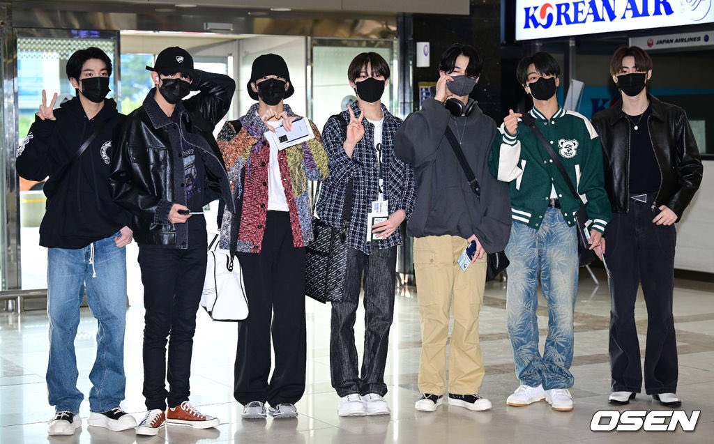 enhypenweverse's tweet photo. [AIRPORT] 220903

ENHYPEN at Gimpo INT Airport on their way to Japan | Press Photo (1)

@ENHYPEN_members @ENHYPEN #ENHYPEN #엔하이픈 https://t.co/6XXpAPXTh7