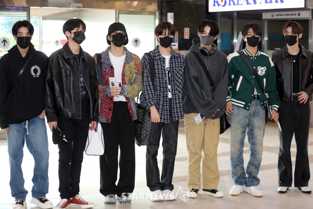 enhypenweverse's tweet photo. [AIRPORT] 220903

ENHYPEN at Gimpo INT Airport on their way to Japan | Press Photo (1)

@ENHYPEN_members @ENHYPEN #ENHYPEN #엔하이픈 https://t.co/6XXpAPXTh7
