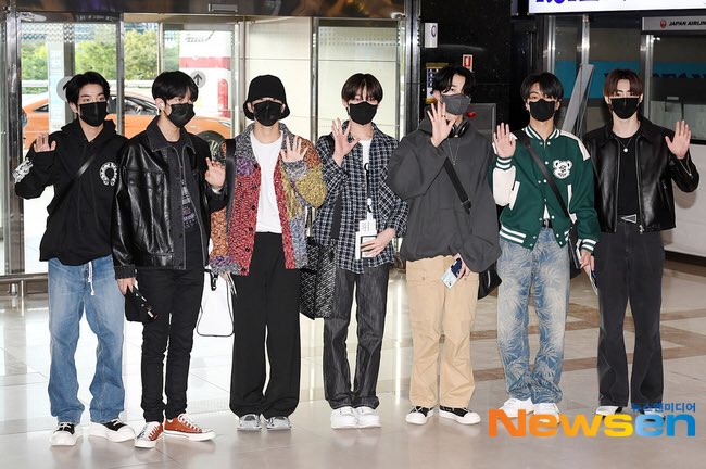 enhypenweverse's tweet photo. [AIRPORT] 220903

ENHYPEN at Gimpo INT Airport on their way to Japan | Press Photo (1)

@ENHYPEN_members @ENHYPEN #ENHYPEN #엔하이픈 https://t.co/6XXpAPXTh7