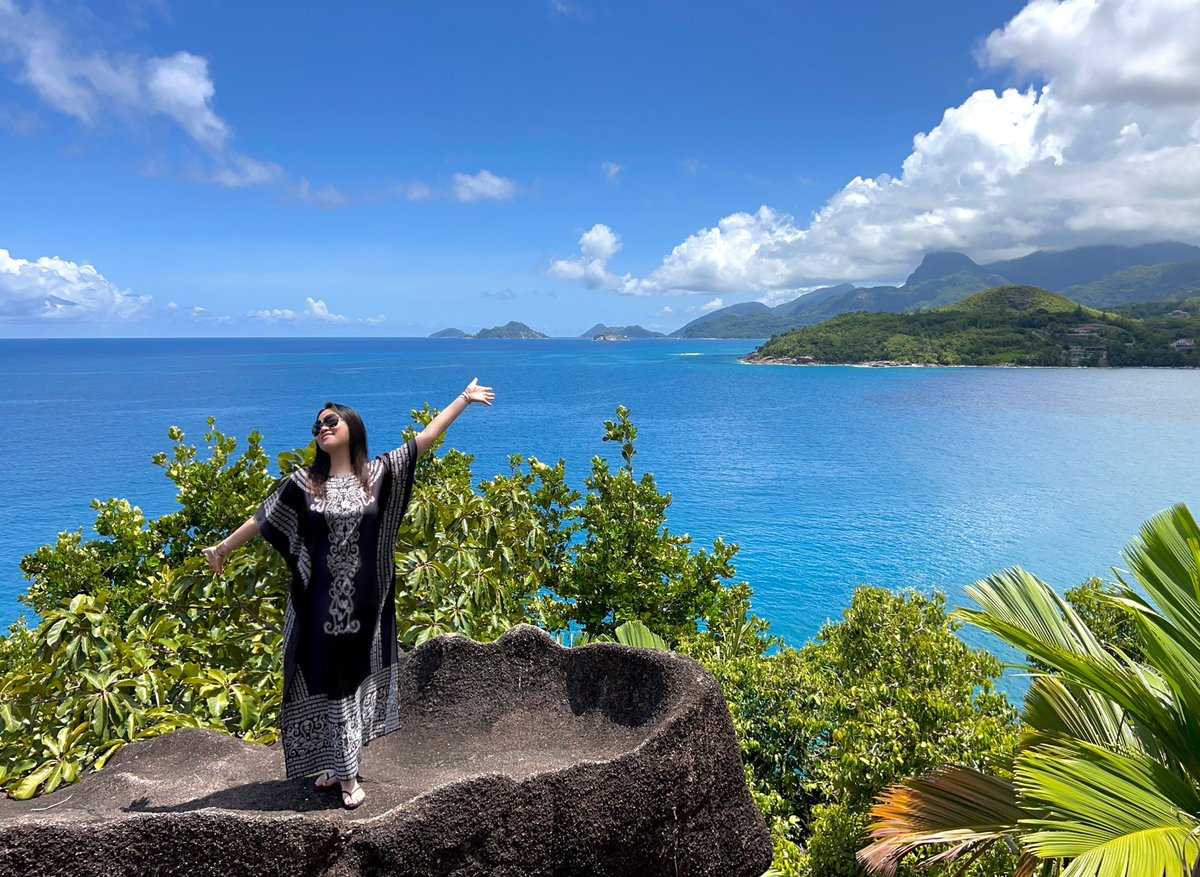 SUNNY SEYCHELLES! 😎❤️😍

Happy Friday!! 🥳 I’m heading out on another travel adventure this evening, and plan to share lots of pics to my stories. But for now, here’s a little #FBF pic that perfectly captures how carefree and happy I am to be back in….instagram.com/p/CiBgtlfuNVp/…