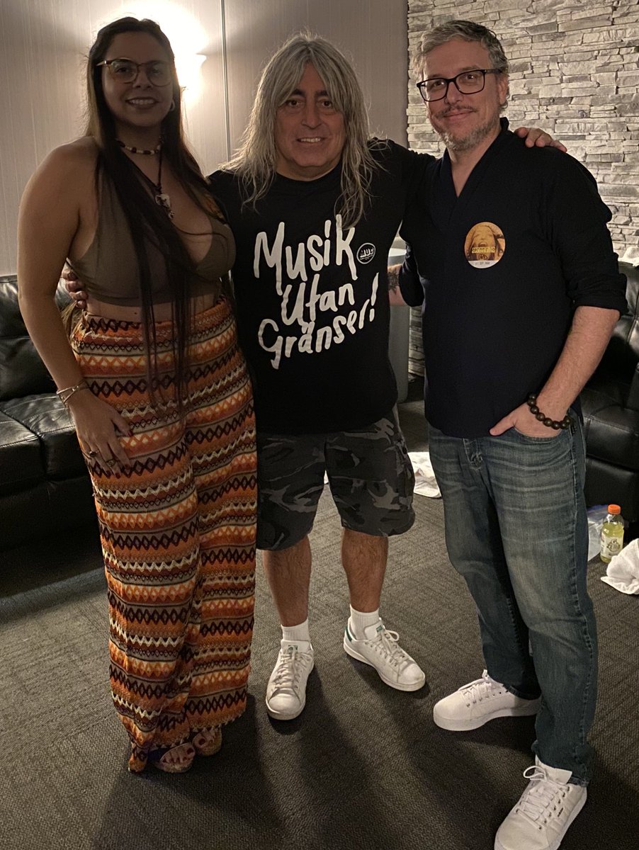 WrightMusic's tweet photo. Great hang with my buddy Mikkey Dee last night while he was in Chicago with the Scorpions! Sounded great as always! @themikkeydee @scorpions https://t.co/51yJuPlVG4