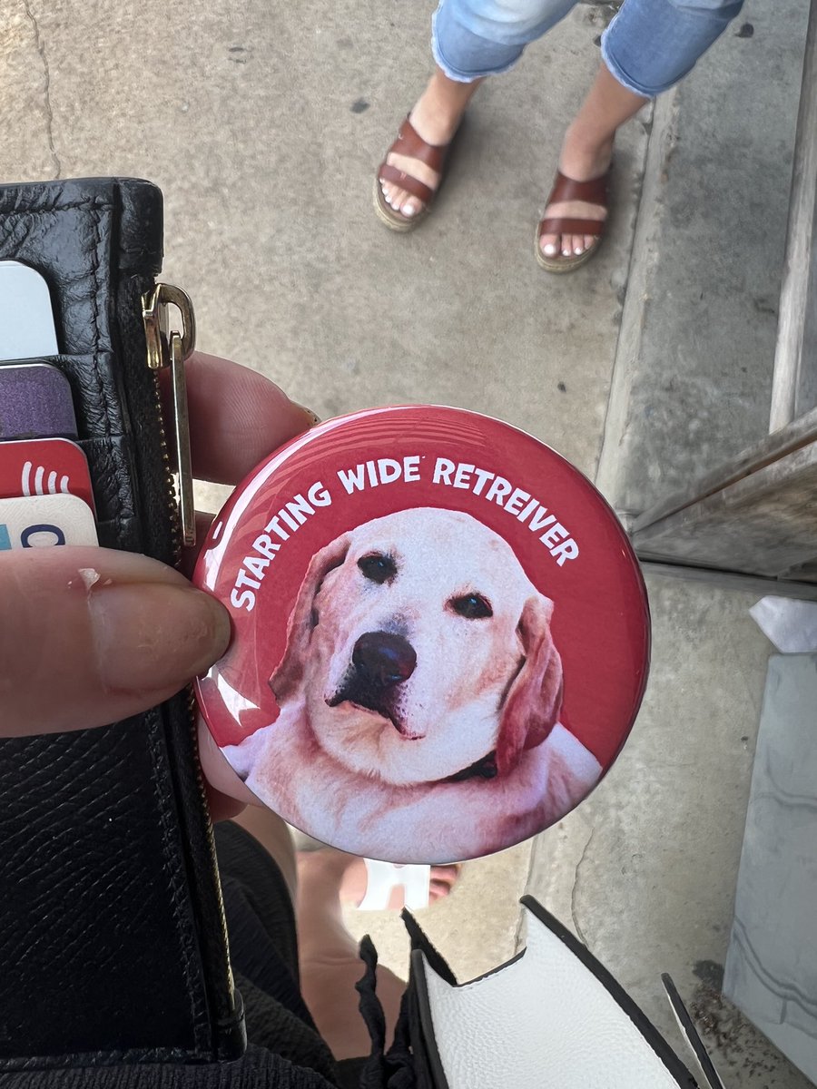wildrosekennels's tweet photo. Looks like @JuiceKiffin is trending around Oxford!! @OleMissFB @OleMissInk @OleMissPix #gentlemansgundog #dontfeedjuice https://t.co/FcROSbncog