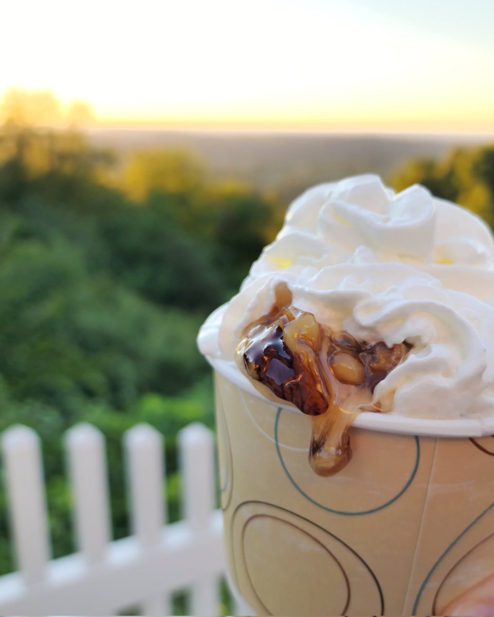 Whereisthemenu's tweet photo. Maple Walnut Sunset
Bellvale Farms Creamery
Warwick, NY
Two Scoops Salty Caramel Crunch, Maple Walnut, and Whipped Cream
#warwick #newyork #warwickny #newyorkstate #orangecountyny #whereisthemenu #bellvalecreamery #bellvale #iloveny #hudsonvalley #hudsonvalleyeats #icecream https://t.co/mivgTIM43U
