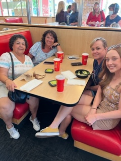 Trad_Bellair's tweet photo. Thank you to all of our families, Student Council members and teachers from The Traditional Academy at Bellair @DVUSD  who helped make our Peter Piper Pizza Family Night a success! https://t.co/THLNUPa5En