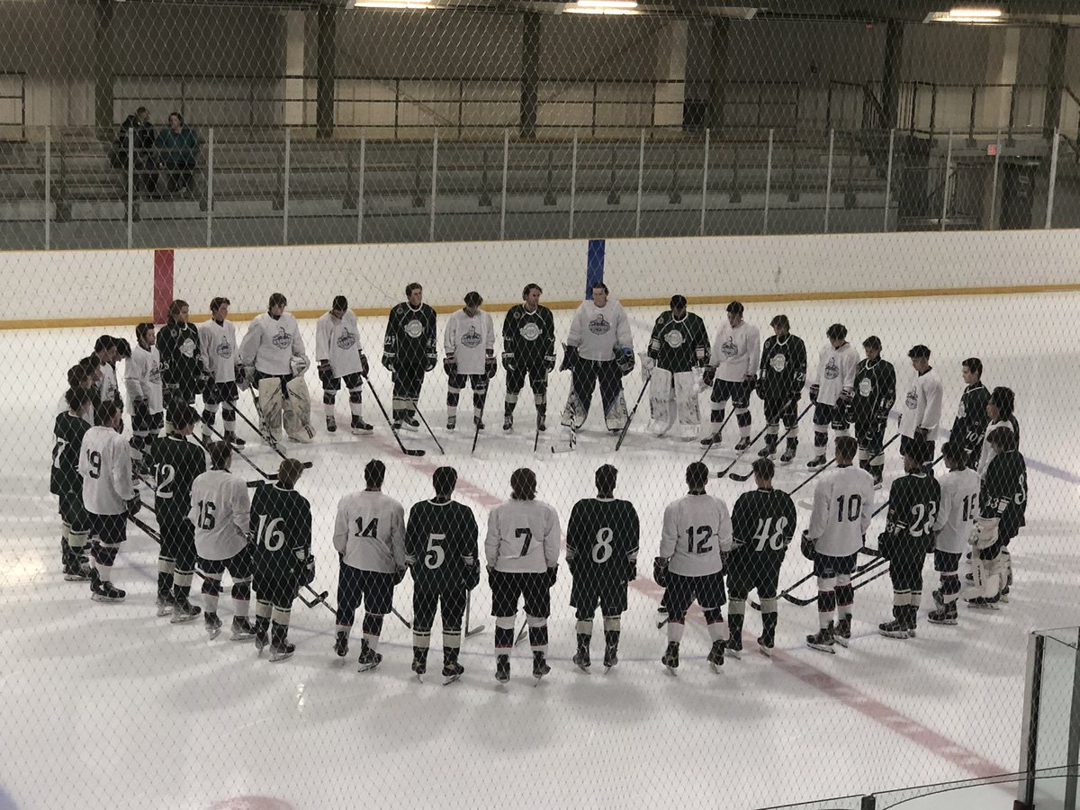 Lincoln’s and Warriors take centre ice together as one family before the game to pay their respects to Eli 💔🏒🥅.   <a href="/stmlincolns/">St. Marys Lincolns</a> <a href="/StratWarriors/">Stratford Warriors</a> <a href="/AyrCentennials/">Ayr Centennials</a> #RIP17