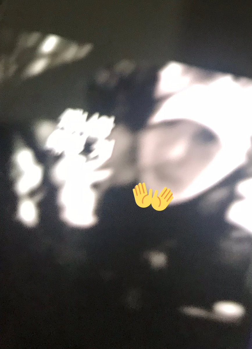 TaKh047's tweet photo. What ur thinking? It looks like Taehyung kissing Jennie 

#Leak Leaked Leak 
#jennie #tae #taennie https://t.co/BYglncKTb0