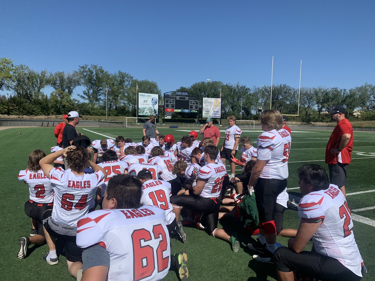 #WCSEagles Head Coach Jody Kerr talking to his team before they begin a controlled scrimmage against the #MarionGrahamFalcons, #TommyDouglasTigers &amp; #NorthBattlefordVikings in Saskatoon. Great day for football! <a href="/CWcseagles/">CoachKerrWCSEAGLES</a> <a href="/Flembeck/">Cy Flembeck</a> <a href="/olinehoffman/">Michael Hoffman</a> <a href="/FootballSask/">Football Sask</a>