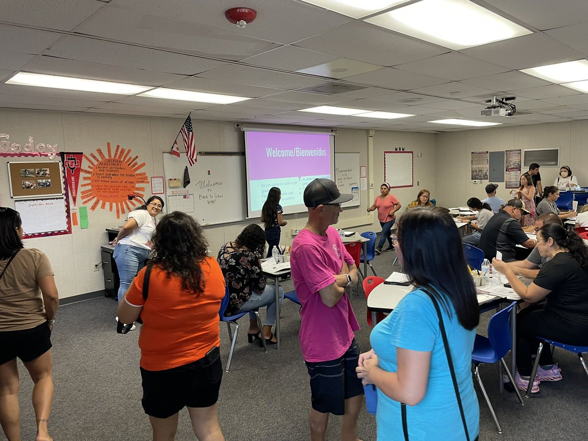 MtraRamosR's tweet photo. 5th grade Family Teacher Teams in action & #fleetsciencecenter @BosLangAcademy @SraMorenod Maestro Romero Maestra Godoy #somolobos #lobosthriving #libosunidos https://t.co/u6RQX3HgBj