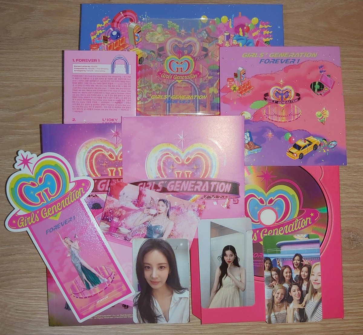 bunnyoffee's tweet photo. FOREVER1 ALBUM SEOHYUN PACK!!!
YESS I GOT ALL SEOHYUN INSIDE!
Not only the PC, not only the ticket, not only the card, EVERYTHING IS SEOHYUN!!
Feels like I win a Bingo game 💖💖💖
PLUS!! I got Seohyun benefit from SFU!! 😭😭😭
#SEOHYUN #FOREVER1 #SNSD #GirlsGeneration https://t.co/apZU9Ynhdd