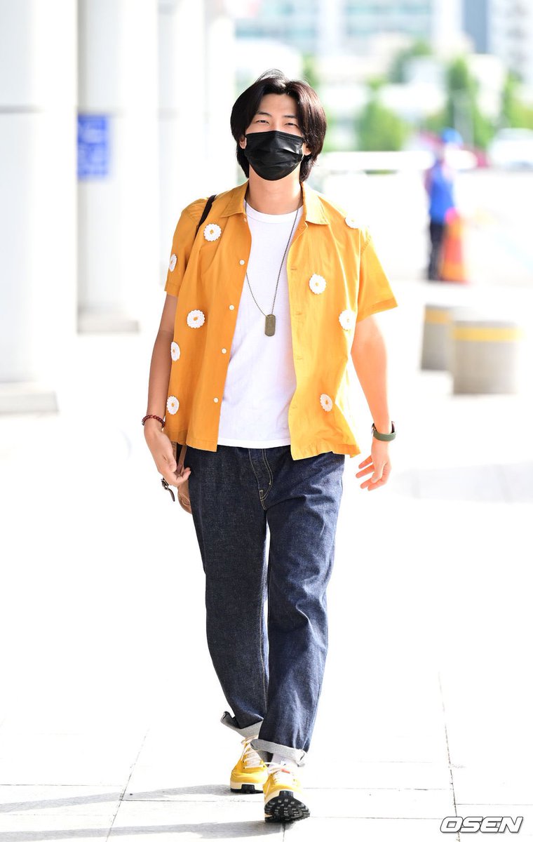 rmarchives's tweet photo. have a safe flight pretty boy 🥰🌼 https://t.co/Dlffc8mzHr