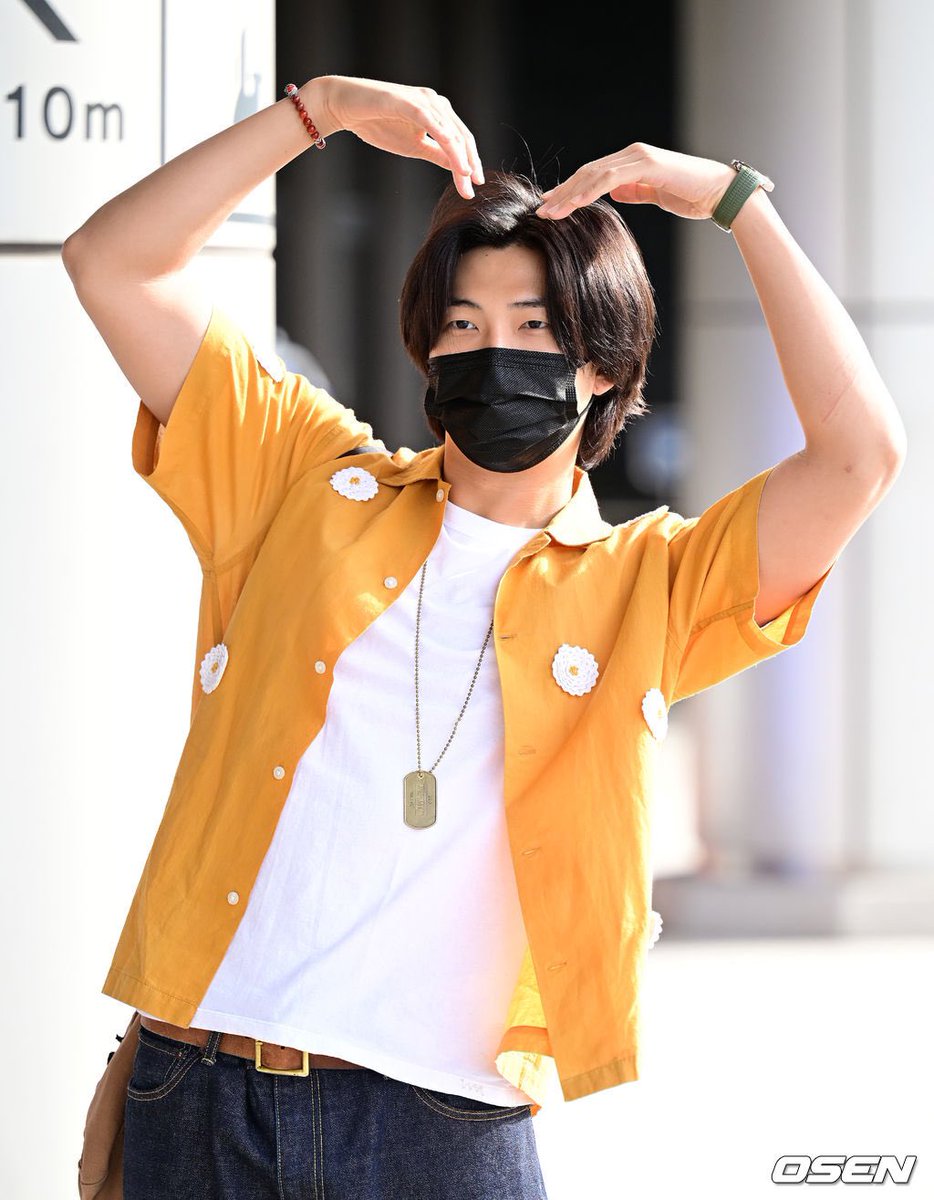 rmarchives's tweet photo. have a safe flight pretty boy 🥰🌼 https://t.co/Dlffc8mzHr