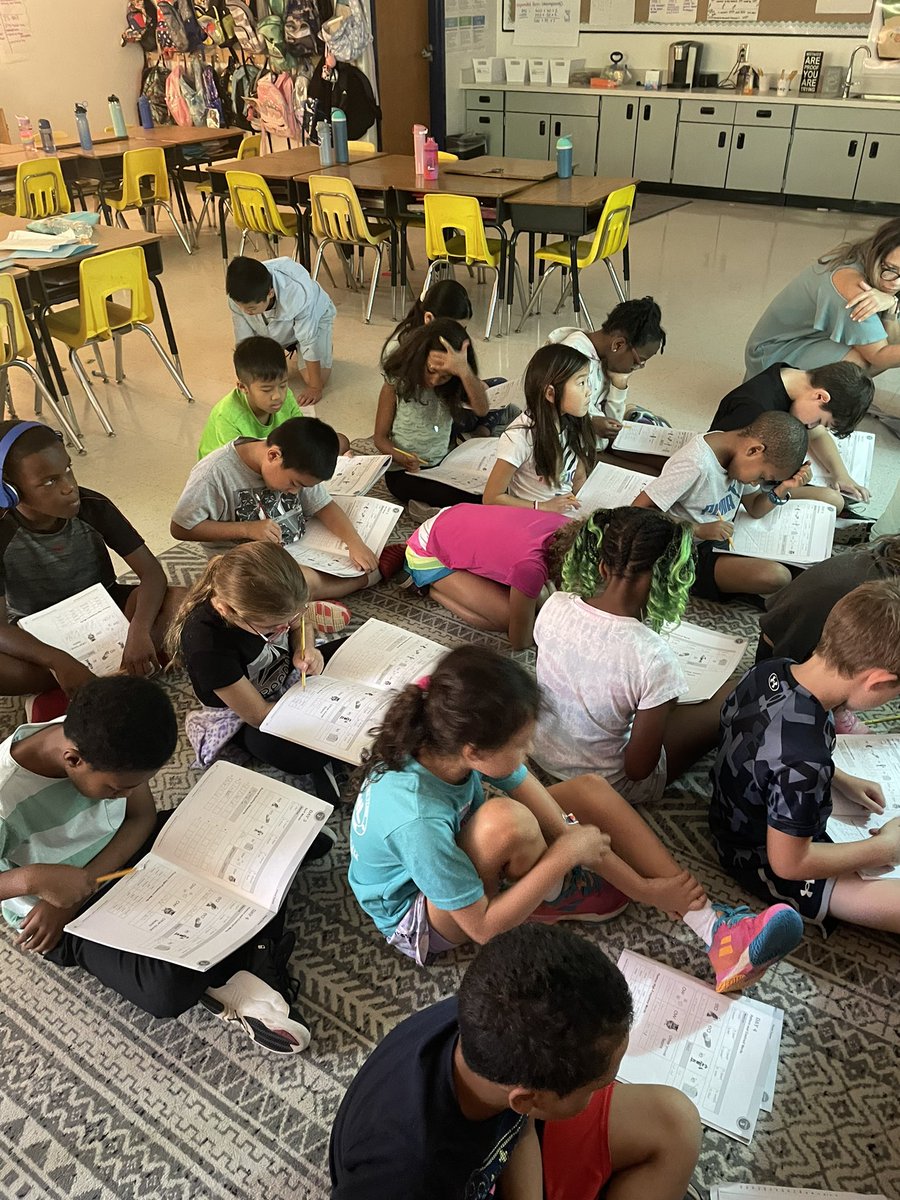 SBCEmrsfinn's tweet photo. #95core has been a game changer! Loving seeing lightbulbs go off with my students. This week they crushed reviewing vowel teams 🥰 https://t.co/NajdMCwqF2