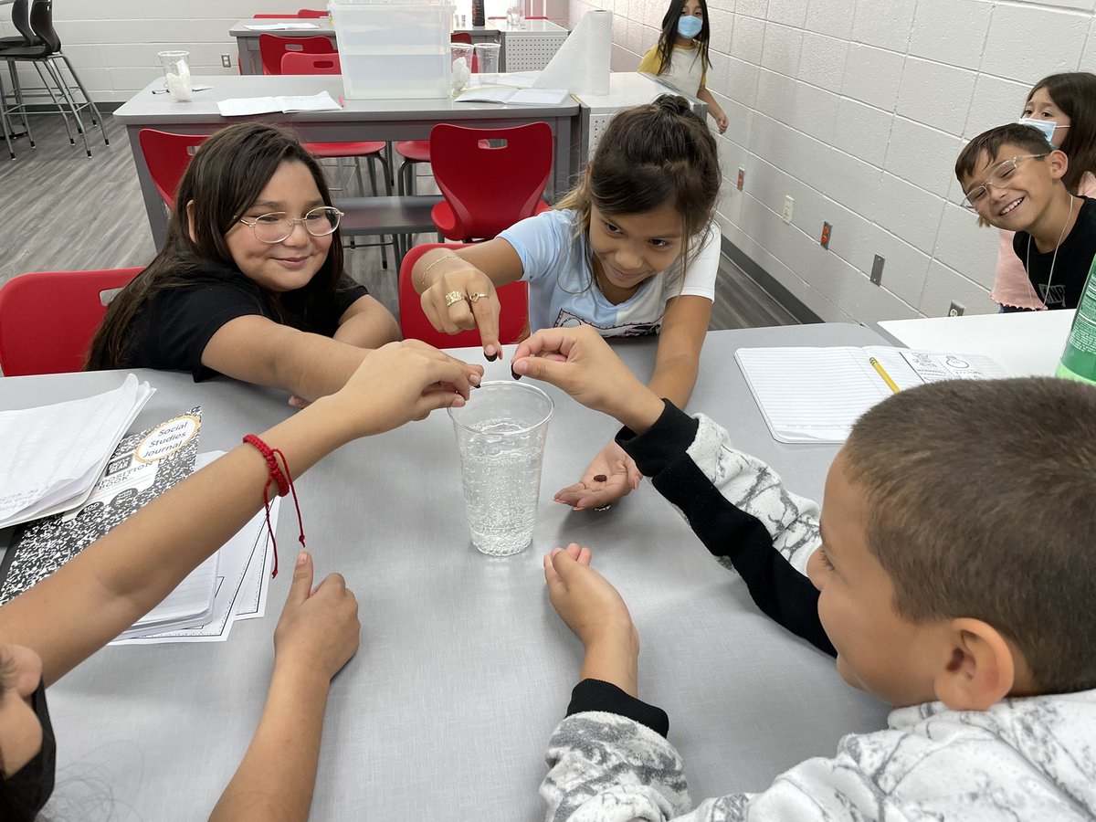 monica_torres21's tweet photo. Implementing the Scientific Method along with our MATTER hands-on activities. #TravisSTEM #TravisILC @Garcia3Diana @MrsAlmaGonzalez https://t.co/T49LmAEabU