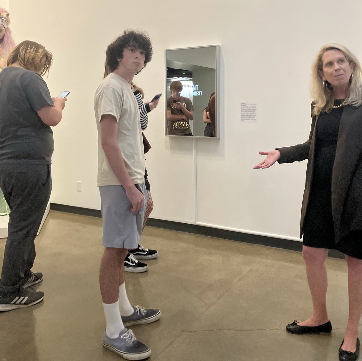 francisparkerky's tweet photo. Outdoor learning on our Downtown Campus this week looked like a walking field trip to a few art galleries. Pictured here are our Wyverns with 21c Chief Curator Alice Stites and Moremen Gallery owner Susan Moremen.

#francisparkerlouisville #francisparkerwyverns https://t.co/uGNyLcUCyH