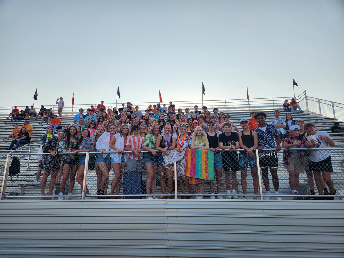 KourtneyAbbotts's tweet photo. We are here to cheer! Let's go Tigers! 🧡🖤 @TigerVisionCHS https://t.co/PtmqamHaYp