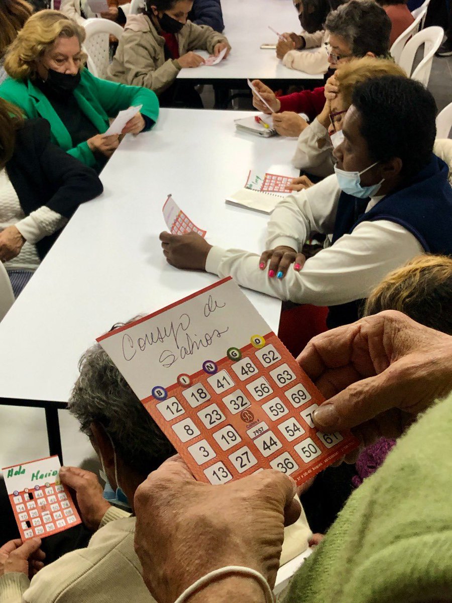 lagoye102's tweet photo. #Hoy Acompañamos la celebración del mes de la persona mayor junto a @teusaquillo13 @integracionbta @SectorSalud @BogotaParticipa
Bailando, jugando bingo y sobre todo agradeciéndoles por tanta sabiduría.
#MesMayor o como ellos dicen el mes de los clásicos. 💚👵🏼👴🏽 https://t.co/edDO0jRr2Z