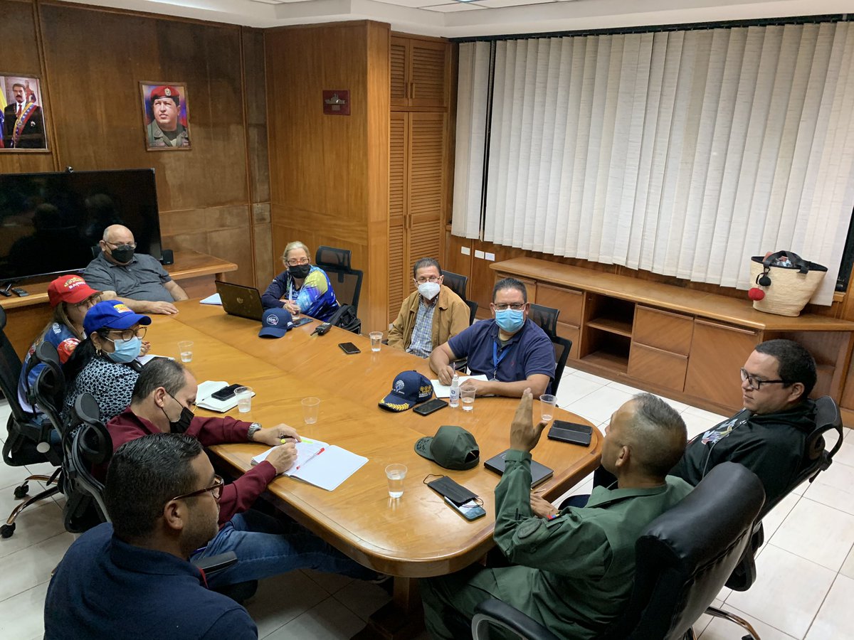 JoseGVielmaMora's tweet photo. Reunión con la vicepresidencia de los servicios públicos de #NuevaEsparta, para seguir juntos garantizando la eficiencia a los residentes y turistas.

Juntos todo es posible!!!

#PatriaUnidaDePaz 

@NicolasMaduro @dcabellor @NestorLReverol @PartidoPSUV https://t.co/cqcwole2dX