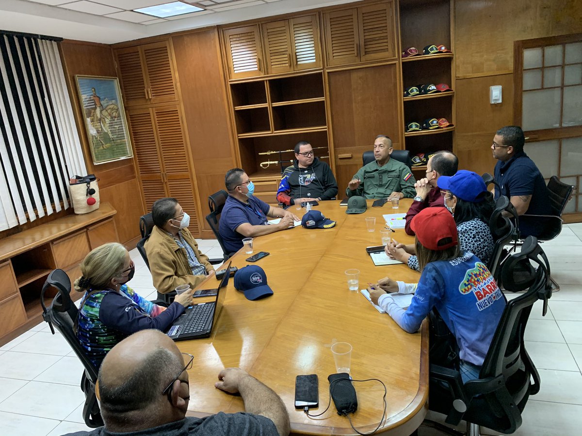 JoseGVielmaMora's tweet photo. Reunión con la vicepresidencia de los servicios públicos de #NuevaEsparta, para seguir juntos garantizando la eficiencia a los residentes y turistas.

Juntos todo es posible!!!

#PatriaUnidaDePaz 

@NicolasMaduro @dcabellor @NestorLReverol @PartidoPSUV https://t.co/cqcwole2dX