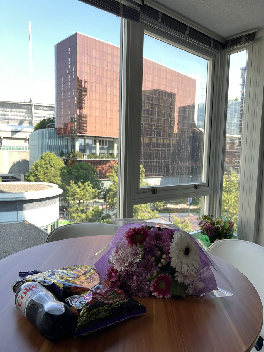 MonseGlez3's tweet photo. Me pone feliz que mi novio me sorprenda con flores sin ser un día especial :’) https://t.co/ReaTE0DjuF