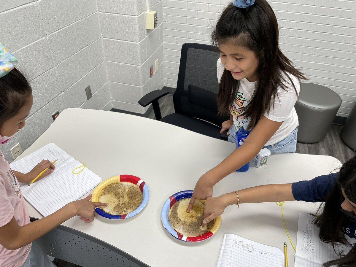 monica_torres21's tweet photo. Implementing the Scientific Method along with our MATTER hands-on activities. #TravisSTEM #TravisILC @Garcia3Diana @MrsAlmaGonzalez https://t.co/K36uCCPNhb