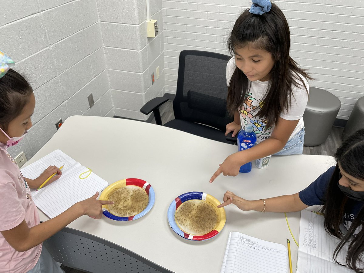 monica_torres21's tweet photo. Implementing the Scientific Method along with our MATTER hands-on activities. #TravisSTEM #TravisILC @Garcia3Diana @MrsAlmaGonzalez https://t.co/K36uCCPNhb