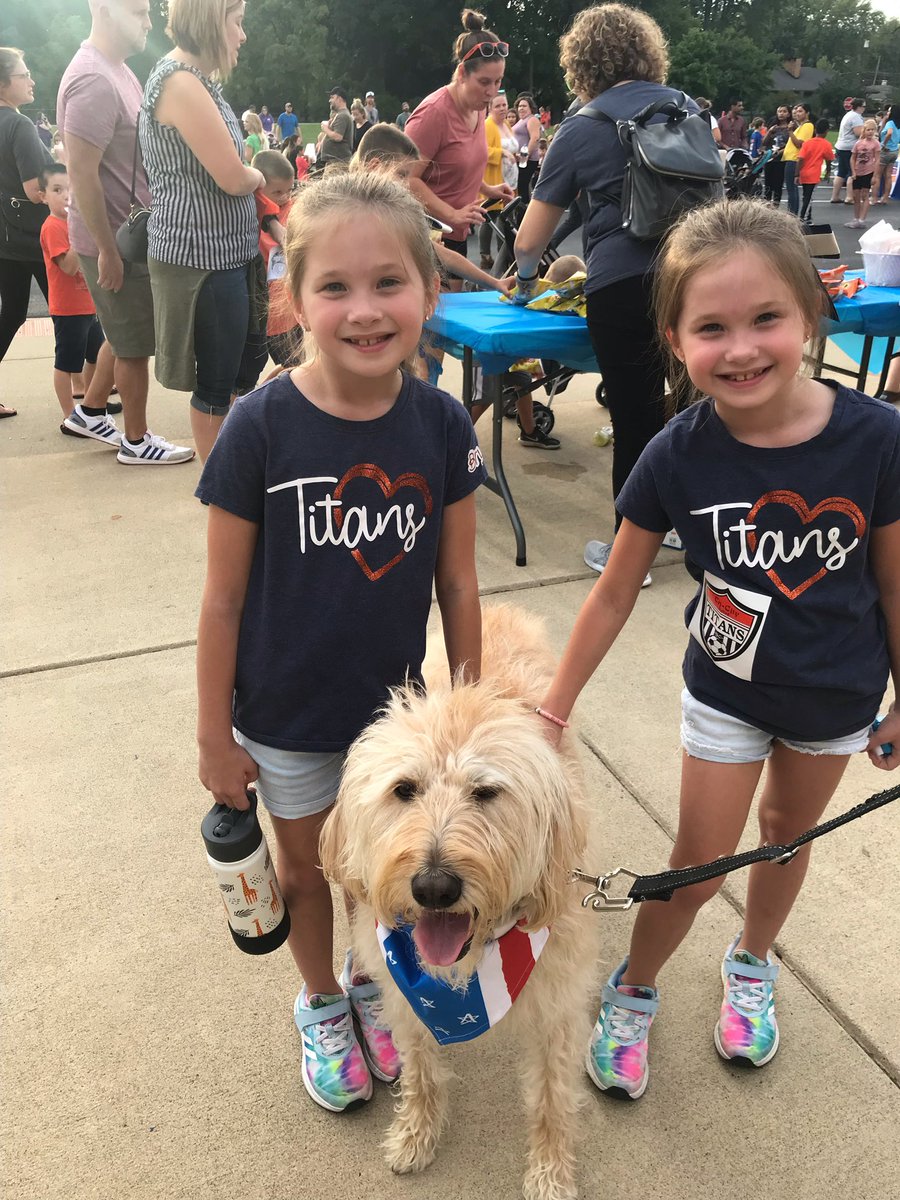 GrindstoneBCSD's tweet photo. What a great night at our annual Hot Diggity Dog family night!! There were hot dogs a plenty, smiles and laughter!! Thank you Grindstone PTA!! #AlwaysBeBest #BeATitan https://t.co/4MUiHTkAOC