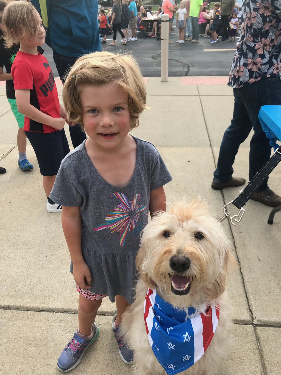 GrindstoneBCSD's tweet photo. What a great night at our annual Hot Diggity Dog family night!! There were hot dogs a plenty, smiles and laughter!! Thank you Grindstone PTA!! #AlwaysBeBest #BeATitan https://t.co/4MUiHTkAOC
