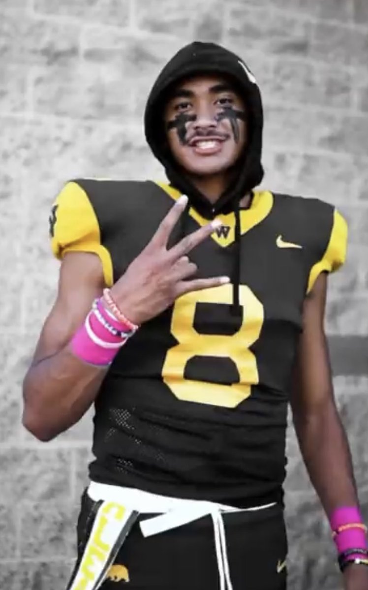 Happy 18th Birthday to our 5⭐️QB ⁦<a href="/nico_iamaleava8/">Nico Iamaleava Jr.🇦🇸 🇼🇸</a>⁩! 🎉🥳 Go get that Dub tonight Nico!