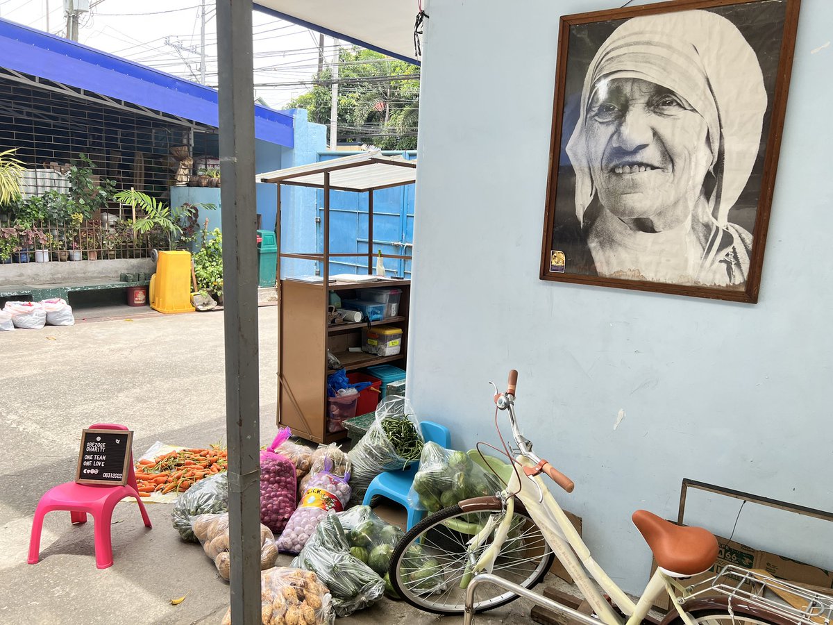 Ernesto4Bezoge's tweet photo. our 9th of 9 #Bezoge Charity event this August, we have donated veggies and fruits, gcash money to Missionaries of Charity, Home of Joy For The Sick Children. Thanks to our major donor for this month, Matt Blom and Mystery Donor for additional fund.  @bezoge to the moon! 🚀🚀🚀 https://t.co/O7sXON2AS2