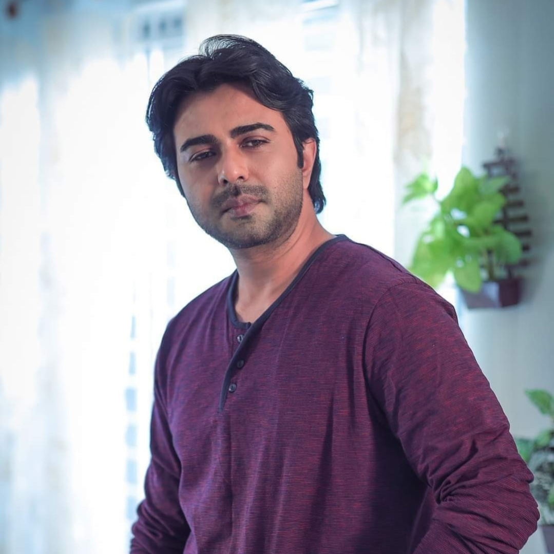 DebasreeRay6's tweet photo. ""মন শুধু মন ছুঁয়েছে ,ও সে তো মুখ খুলেনি
              ও হো হো হো
   সুর শুধু সুর তুলেছে, ভাষা তো দেয়নি।
          মন শুধু মন ছুঁয়েছে।""
        
শুভ সকাল প্রিয় @apurba_official
 দিনটা তোমার খুব খুব ভালো কাটুক, হাসি আর আনন্দের সঙ্গে ভরে থাকুক সারাটা ক্ষন। ভালো থেকো বন্ধু।❤️ https://t.co/p6f0UpUVOf