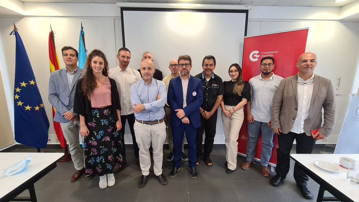 Con el fin de identificar sinergias y oportunidades de cooperación conjunta, la presidencia y dirección de <a href="/FonsCatala/">FonsCatalàCooperació</a>, es su visita a #Honduras, se ha reunido con diversos actores de la <a href="/CooperacionESP/">Cooperación Española</a> este viernes por la tarde en las oficinas de la @AECID 🇭🇳🇪🇸