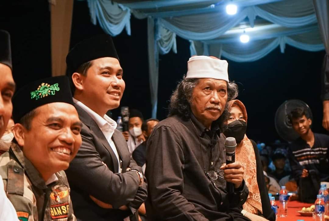 gusbarra__'s tweet photo. Nogosari, Ote-ote, Cucur, Mana suaranya‼️🙌😄

Alhamdulillah, sinau ridha sareng Mbah Nun @caknundotcom, berlangsung penuh hikmah dan kebahagiaan.

Mugi-mugi jadi barokah lan manfaat kagem sedoyo masyarakat Kabupaten Mojokerto. 😇🤲🏻

#caknun https://t.co/fFedwrG25F