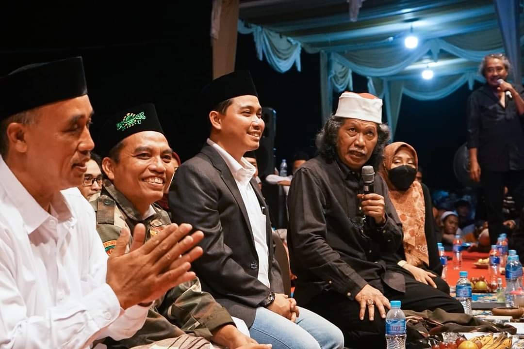 gusbarra__'s tweet photo. Nogosari, Ote-ote, Cucur, Mana suaranya‼️🙌😄

Alhamdulillah, sinau ridha sareng Mbah Nun @caknundotcom, berlangsung penuh hikmah dan kebahagiaan.

Mugi-mugi jadi barokah lan manfaat kagem sedoyo masyarakat Kabupaten Mojokerto. 😇🤲🏻

#caknun https://t.co/fFedwrG25F